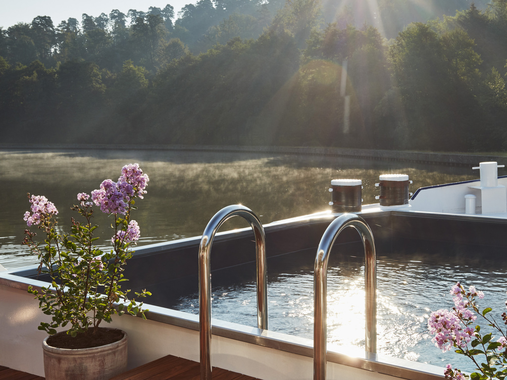 Lilas, A Belmond Boat – Burgundy